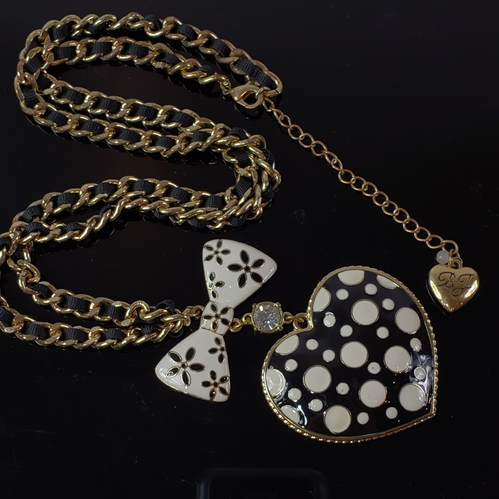 Betsey Johnson Necklace Large Heart Pendant - Picture 3 of 8